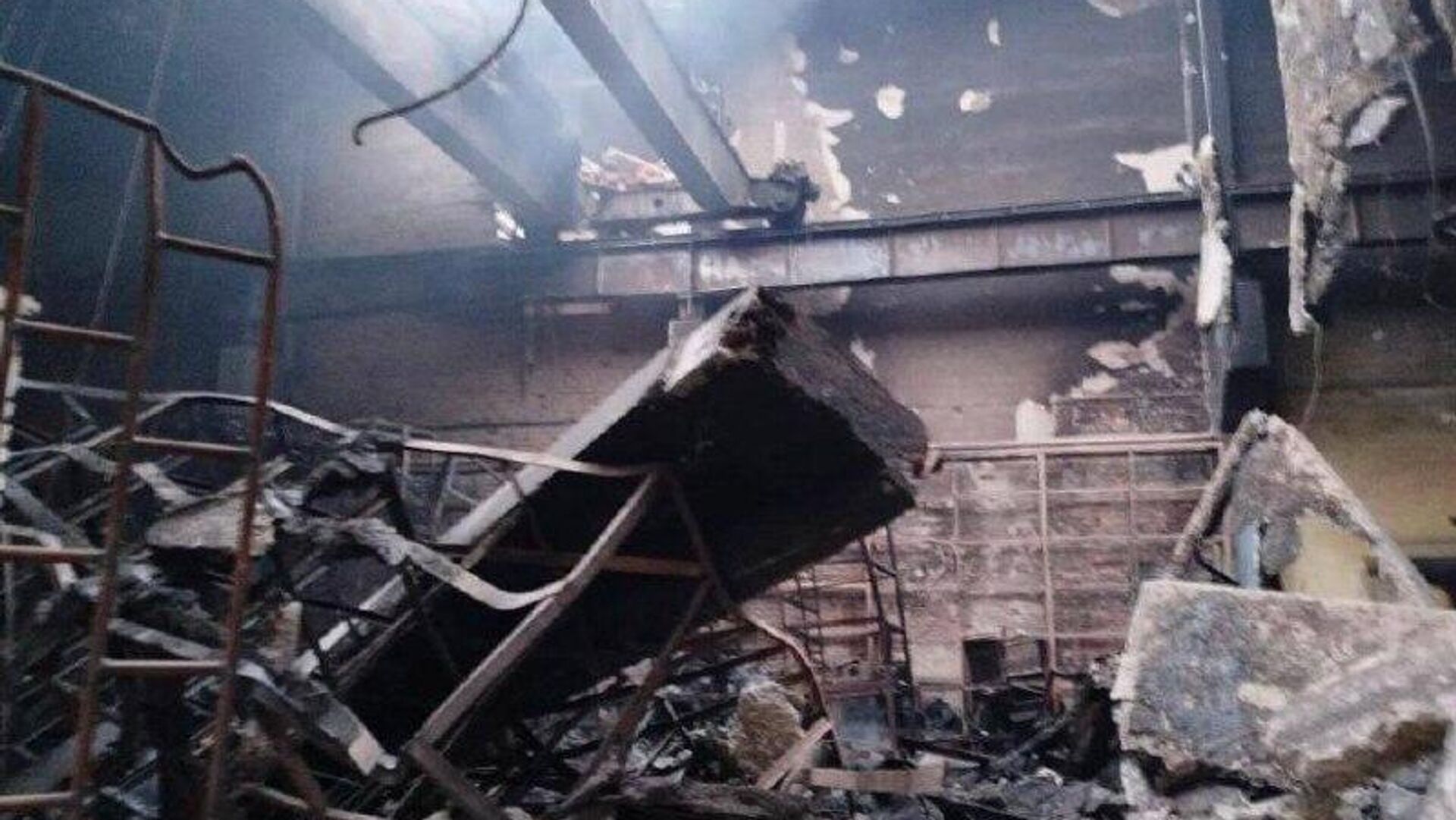 ‼ Объекты железнодорожной инфраструктуры от Одесской области до Сумщины подверглись ударам в новогоднюю ночь — вице-премьер Украины Михаил Кулеба - РИА Новости, 1920, 01.01.2026