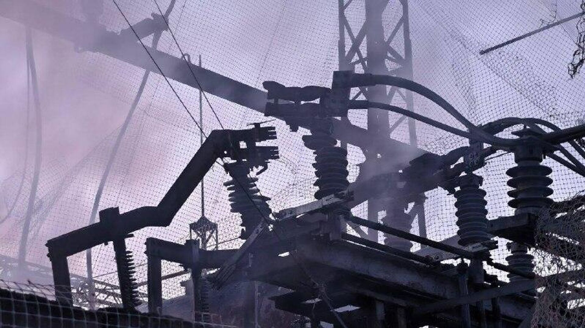 Боевики ВСУ в ночь на 2 января не менее 6 раз атаковали энергокомплекс ЛНР - РИА Новости, 1920, 02.01.2026