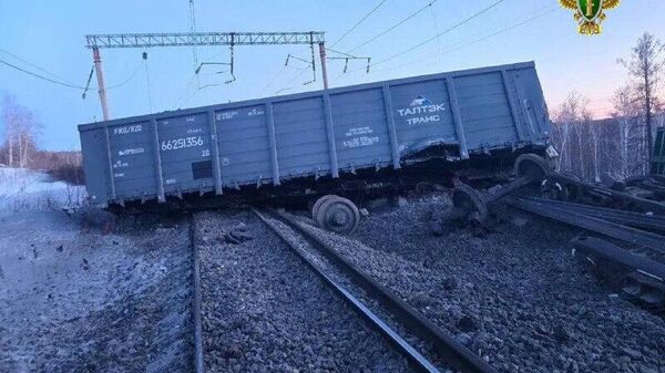 Около 35 вагонов с углем сошли с пути в Амурской области