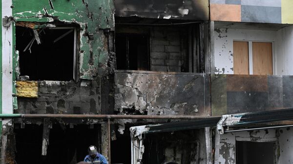 Последствия атаки БПЛА на жилой дом в Твери