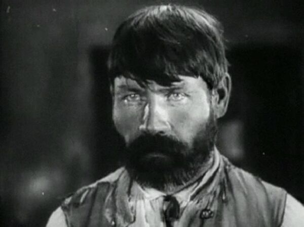 Степан Шкурат. Кадр из фильма Земля