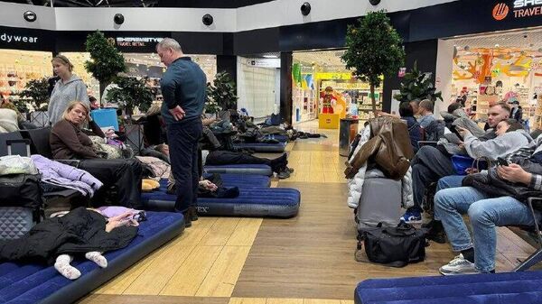 Обстановка в аэропорту Шереметьево на фоне неблагоприятных погодных условий