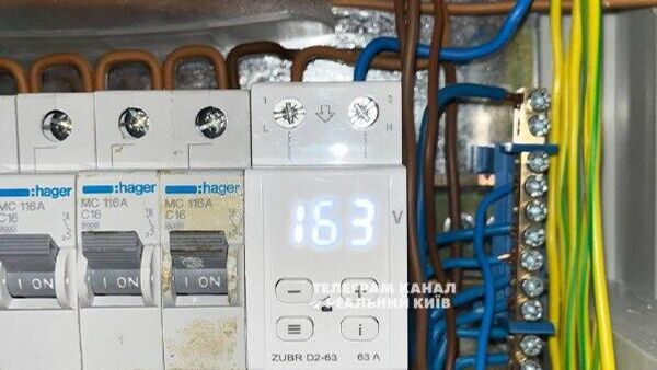 В Киеве остановлена работа систем водоснабжения, теплоснабжения, электротранспорта, сообщает КГГА