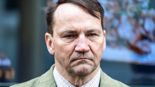 Сикорский без усиков Гитлера