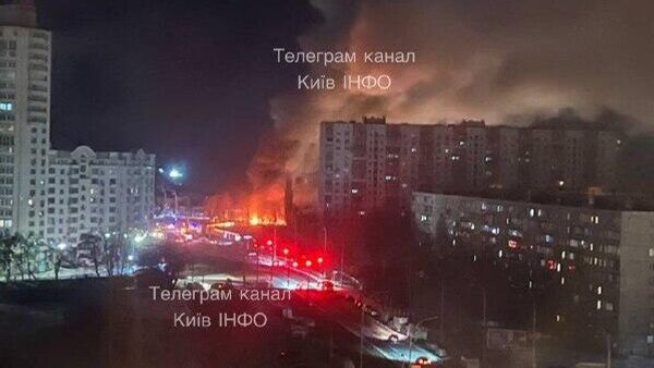 ‼ В Киеве горит рынок на площади Шевченко