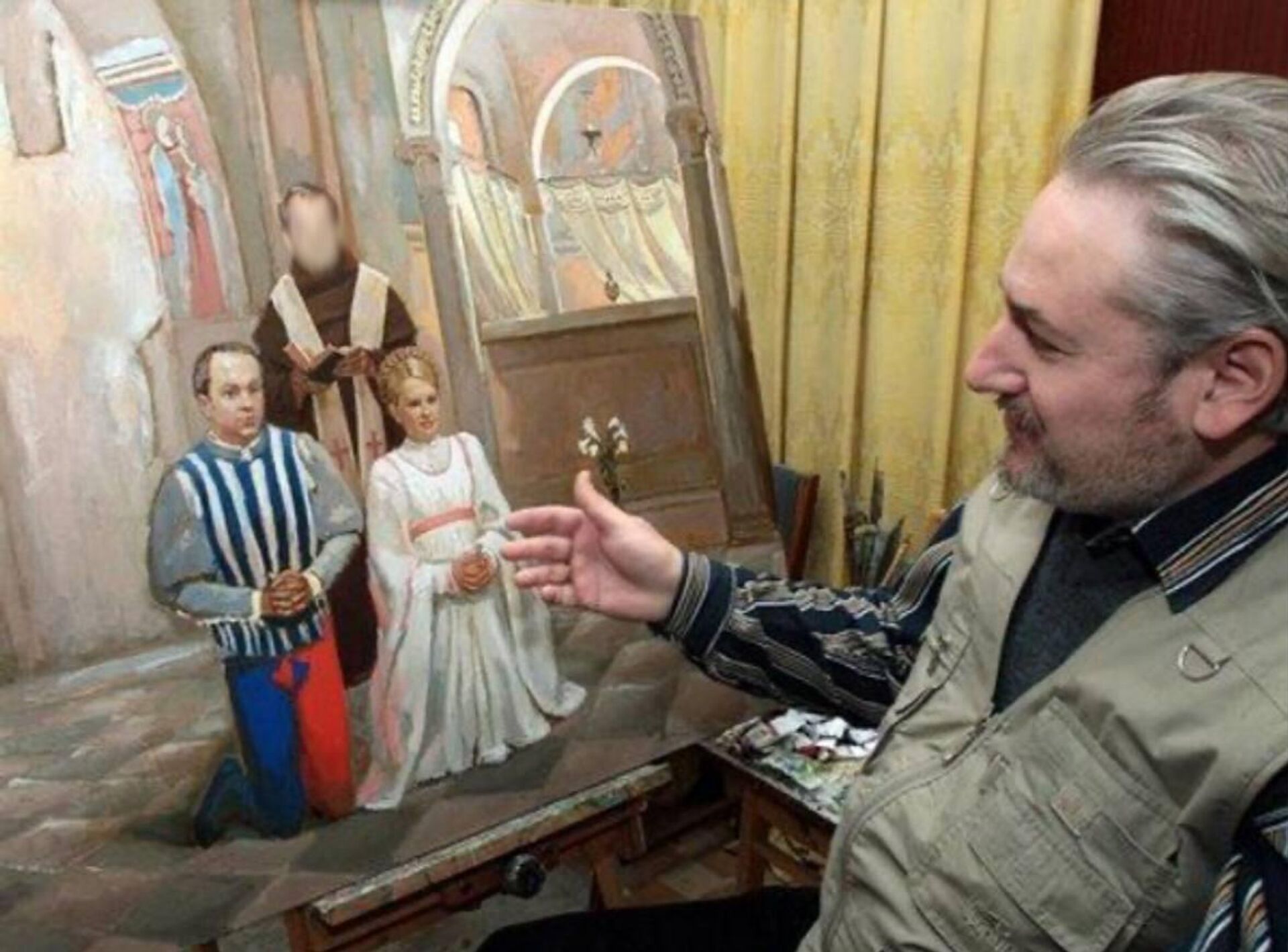 Киевский художник Андрей Кулагин рядом со своей картиной Ромео и Джульетта. Нестор и Юля - РИА Новости, 1920, 15.01.2026