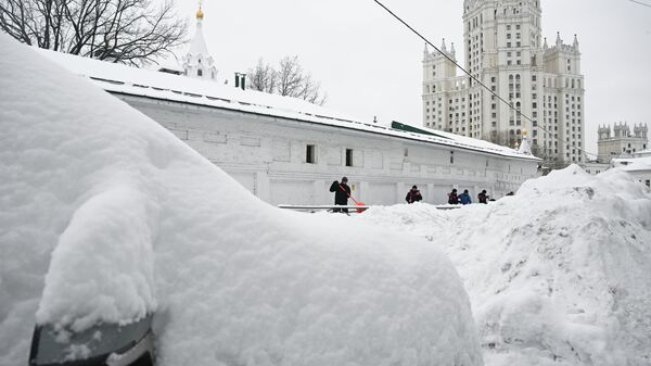 Снег в Москве