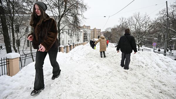 Уборка снега коммунальными службами в Москве