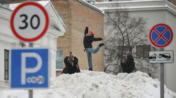 Уборка снега коммунальными службами в Москве
