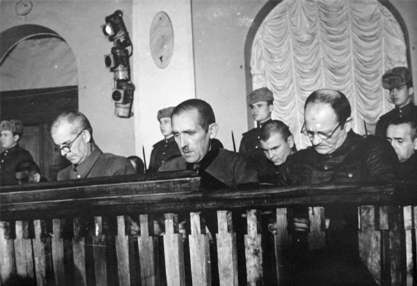 Подсудимые на Киевском судебном процессе, январь 1946 года. Крайний слева сидит Пауль Шеер.