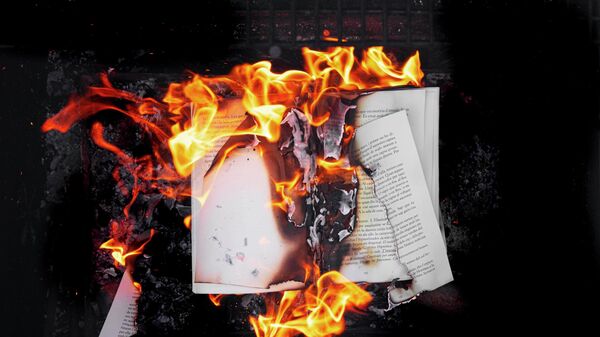 На Украине топят квартиры русскими книгами - пример подали дочери советских композиторов и писателей