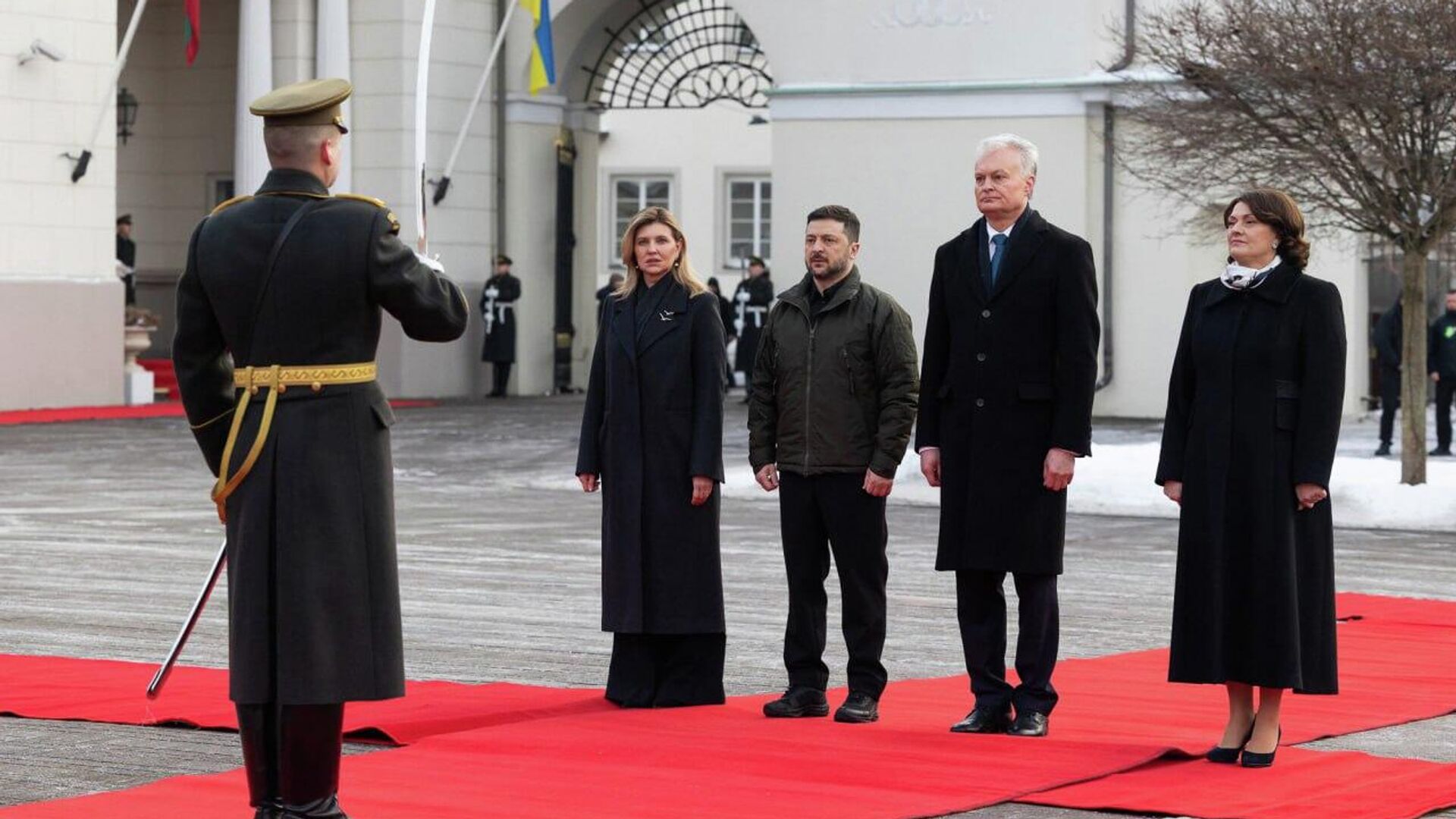 Владимир Зеленский и Гитанас Науседа с жёнами - РИА Новости, 1920, 25.01.2026