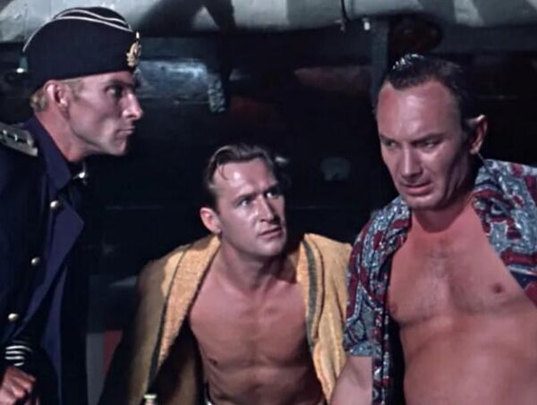 Иван Переверзев (справа) в фильме Голубая стрела