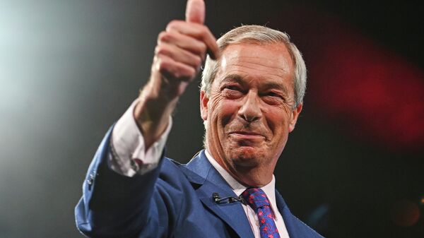 "Генеральный секретарь Фараджеский". Британские консерваторы побежали за водкой