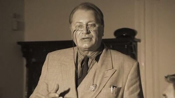 Валентин Смирнитский в роли Семплеярова в сериале Мастер и Маргарита (2005)