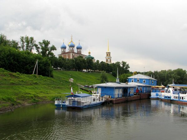 Вид на рязанский кремль с р. Трубеж