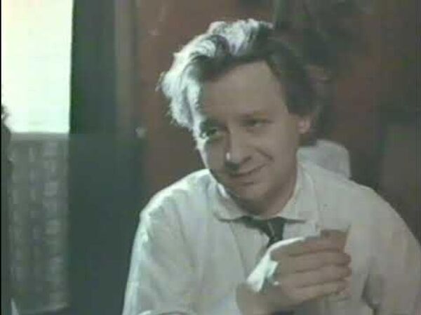 Олег Табаков в роли Степана Лиходеева. Кадр из фильма Никогда не отвлекайтесь на работе (1976 год) Олег Табаков в роли Степана Лиходеева. Кадр из фильма Никогда не отвлекайтесь на работе (1976 год)