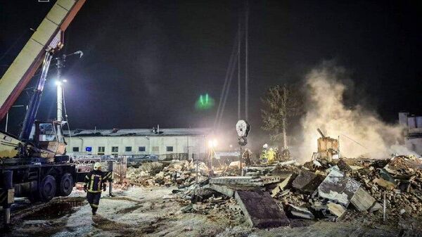 В Яготине под Киевом до сих пор горят склады “Рошен”, сообщает ГосЧС