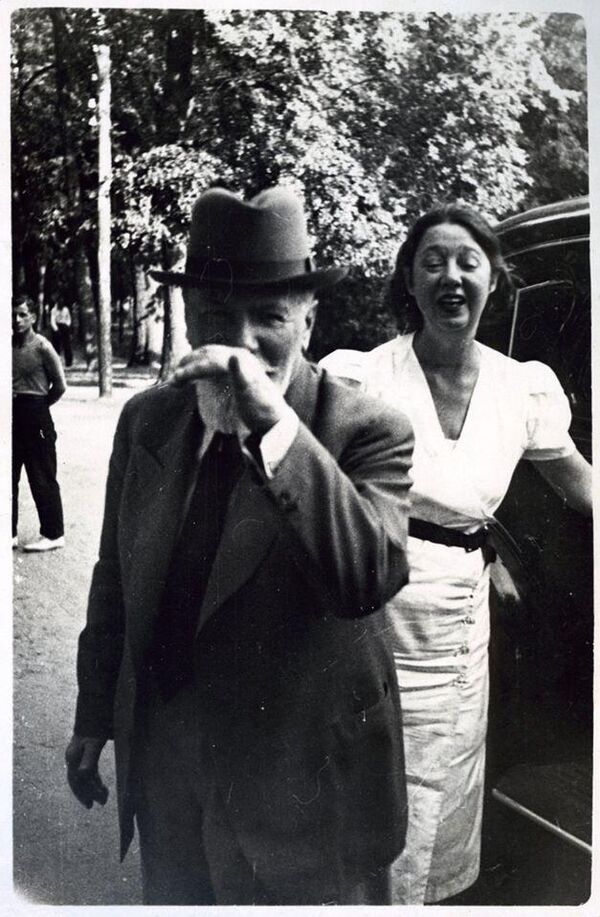 В.Н. Немирович-Данченко и О.С. Бокшанская (глаза Ольги Сергеевны всегда были полузакрыты из-за болезни век)