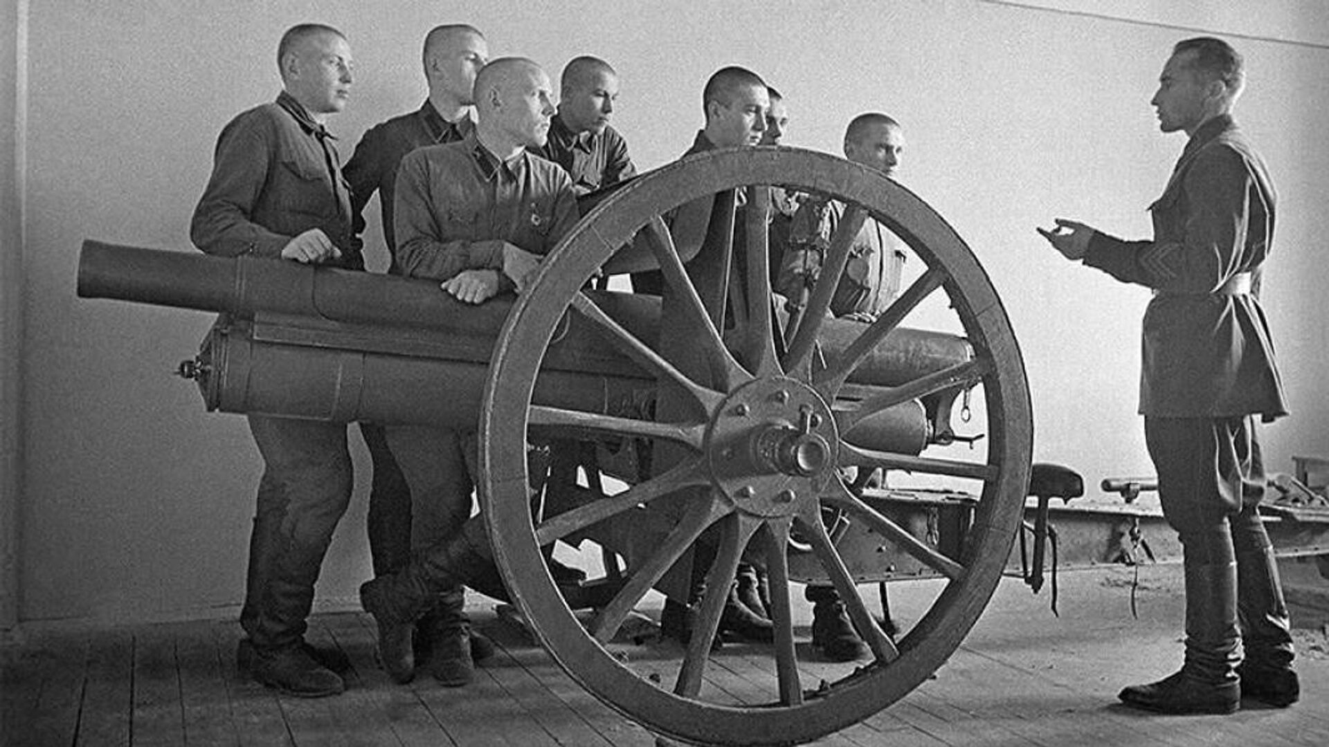 Курсанты Подольского артиллерийского училища, 1939 год - РИА Новости, 1920, 13.02.2026