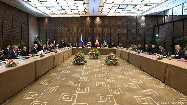 Участники трехсторонней встречи делегаций России, США и Украины в Женеве