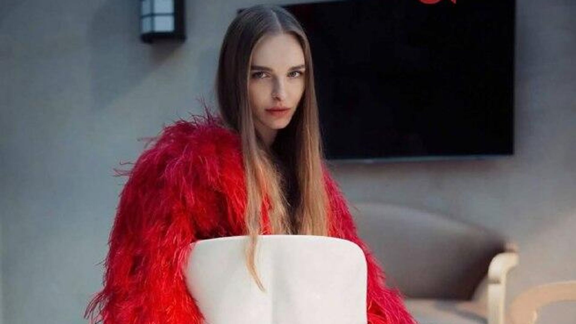 Украинская модель из Броваров искала девушек для поездок на остров Эпштейна - РИА Новости, 1920, 19.02.2026