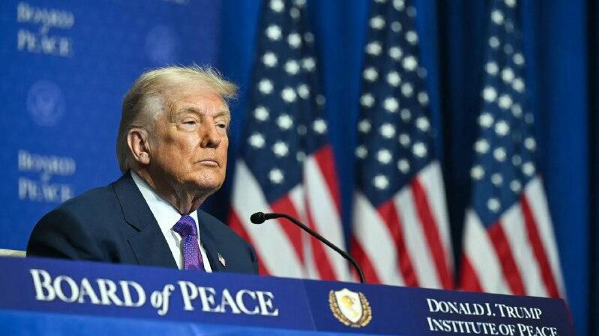 Трамп рассматривает возможность нанесения первичного ограниченного удара по Ирану, чтобы принудить его заключить ядерную сделку, сообщает издание Wall Street Journal со ссылкой на источники - РИА Новости, 1920, 21.02.2026