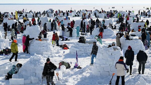 Фестиваль по строительству снежных хижин в Новосибирске