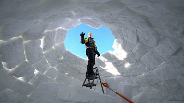 Фестиваль по строительству снежных хижин в Новосибирске