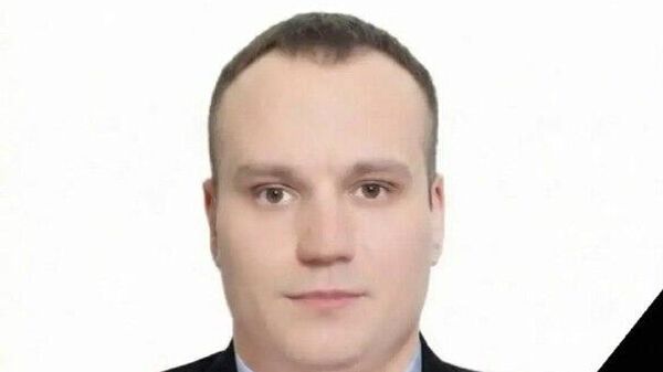 При взрыве рядом с автомобилем ДПС около Савеловского вокзала в Москве погиб старший лейтенант полиции Денис Братущенко, сообщила Ирина Волк