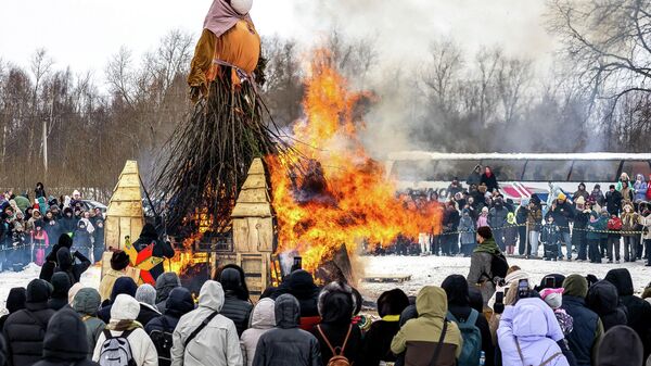 Празднование Масленицы в России
