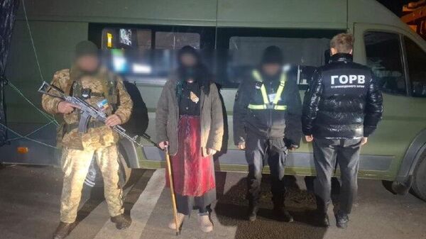 #украина_под_микроскопом: украинские пограничники поймали бабушку, но есть нюанс