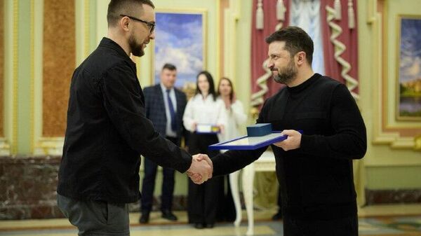 Диктатор Зеленский наградил убийцу, нациста и бандеровца Сергея Стерненко*