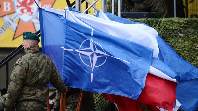 НАТО вступает в войну с Ираном, Фицо не дает свет Киеву, в ВСУ призывают эпилептиков. Итоги 4 мая