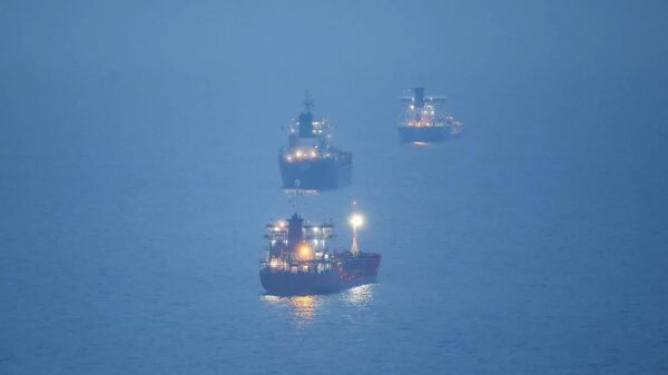 Нефтяные танкеры в море