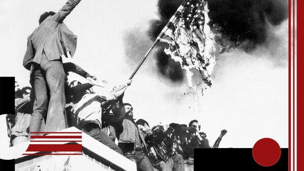 Иранские студенты сжигают американский флаг в 1979 году