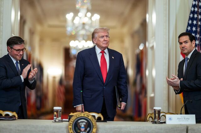 Неужели Трамп решил похитить Папу Римского?
