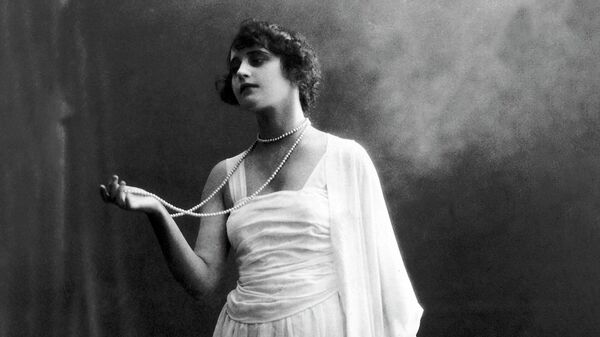 Вера Холодная