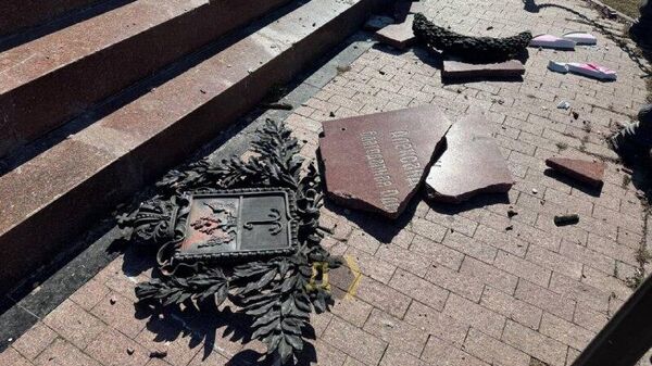 В Одессе разрушили Александровскую колонну, но на этом бандеровские власти остановится не намерены