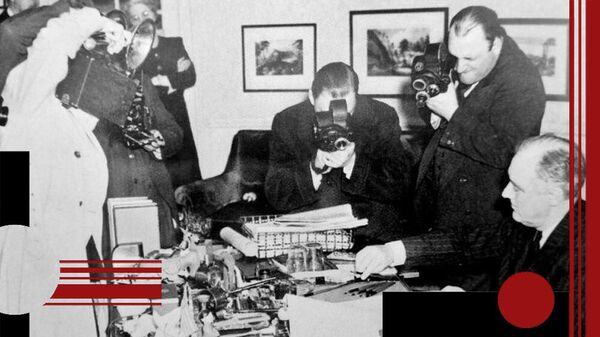 Франклин Делано Рузвельт подписывает закон о ленд-лизе 11 марта 1941 года