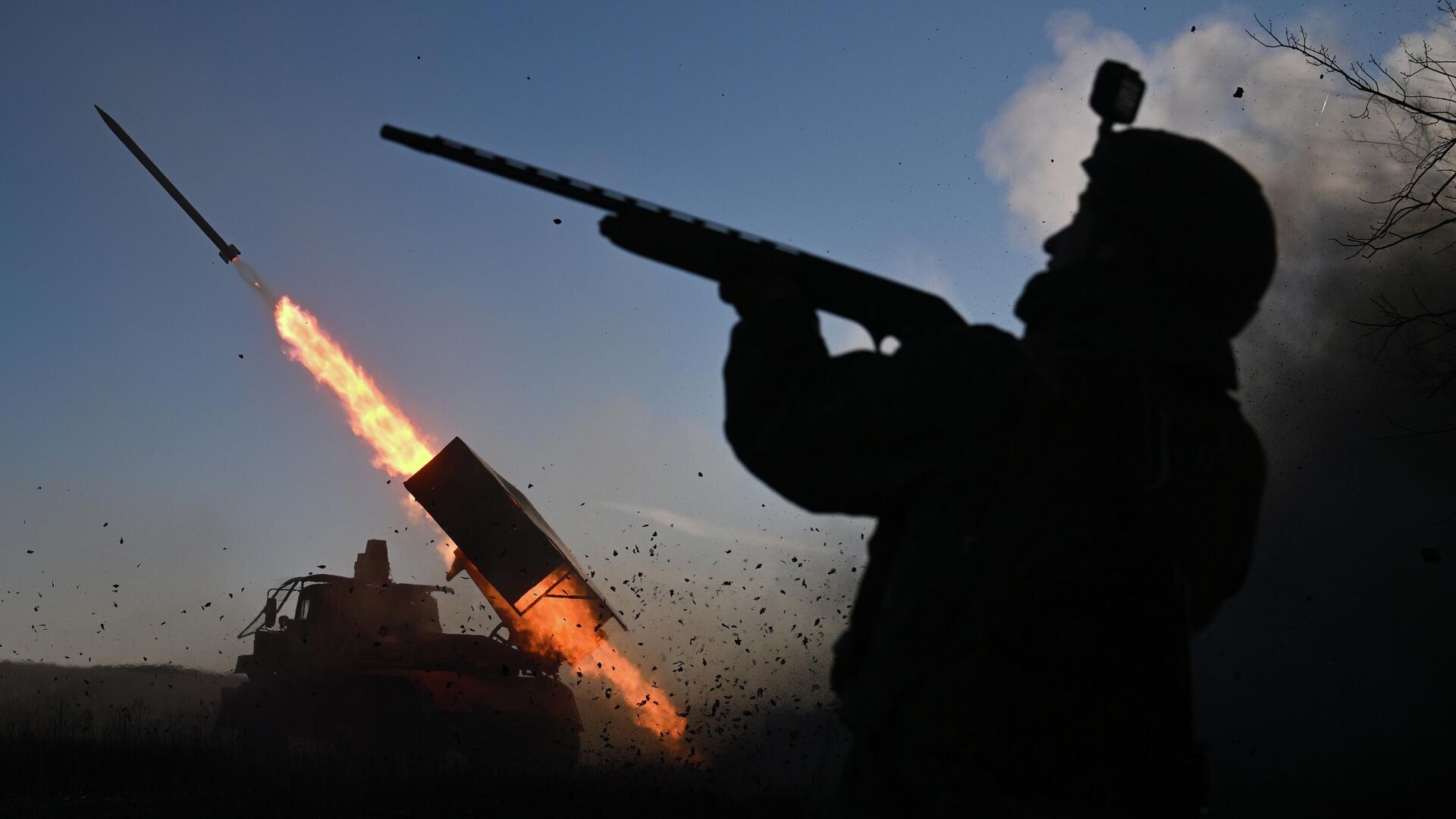 Боевая работа расчета РСЗО Град группировки войск Центр на Днепропетровском направлении СВО - РИА Новости, 1920, 12.03.2026