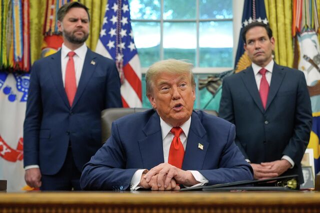 Неужели Трамп решил похитить Папу Римского?