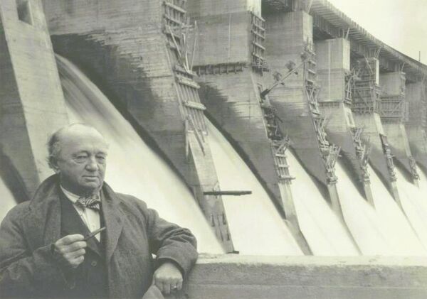 Хью Купер - главный консультант на строительстве Днепрогэс, 1930 год Хью Купер - главный консультант на строительстве Днепрогэс, 1930 год