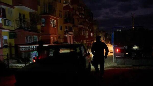 Россиянка, живущая на Кубе, сообщила RT, что ночью на острове наступил полный блэкаут: у людей заканчивается питьевая вода, почти нет мобильной связи