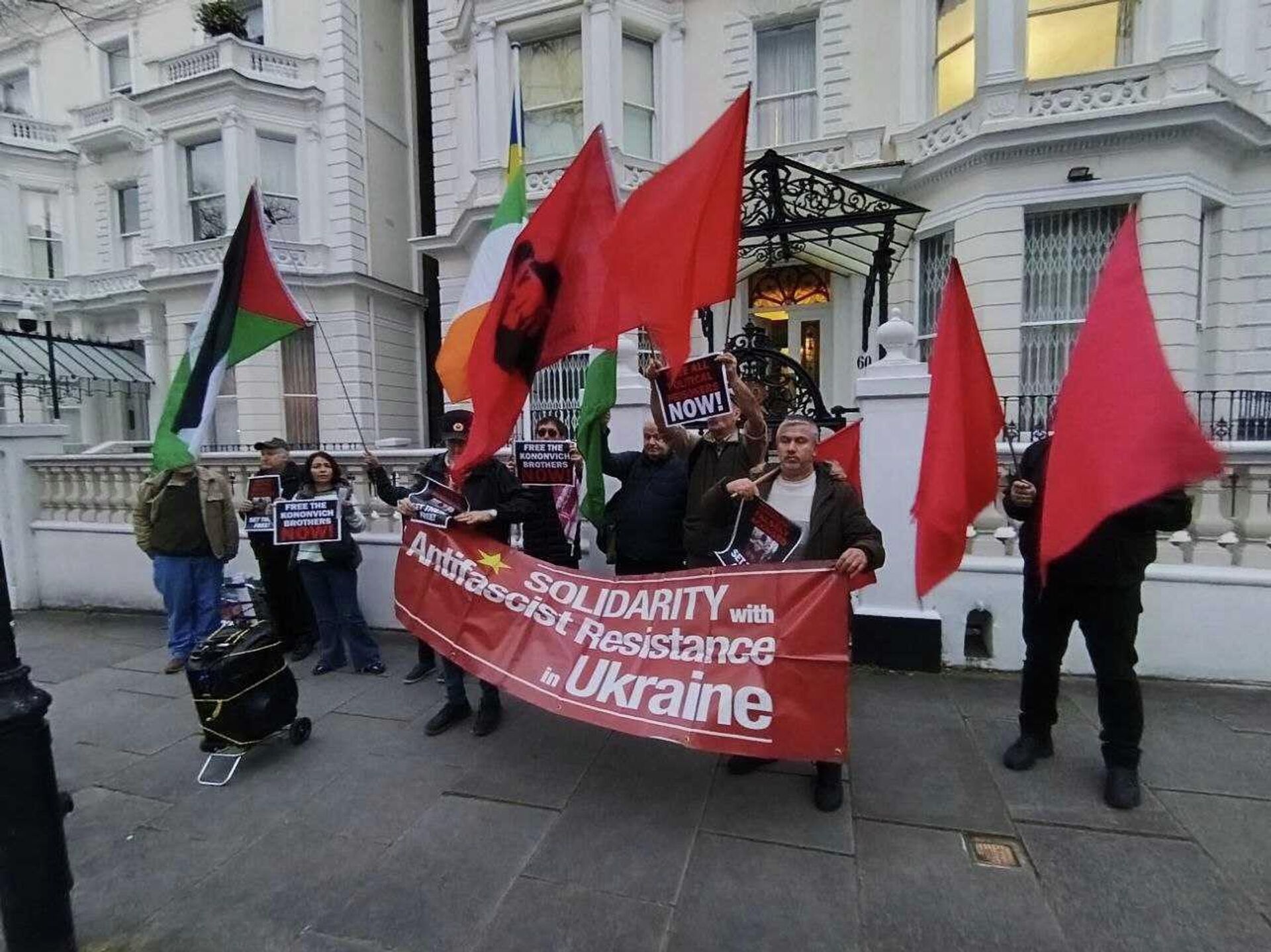 Митинг в поддержку Кононовичей в Лондоне - РИА Новости, 1920, 26.03.2026