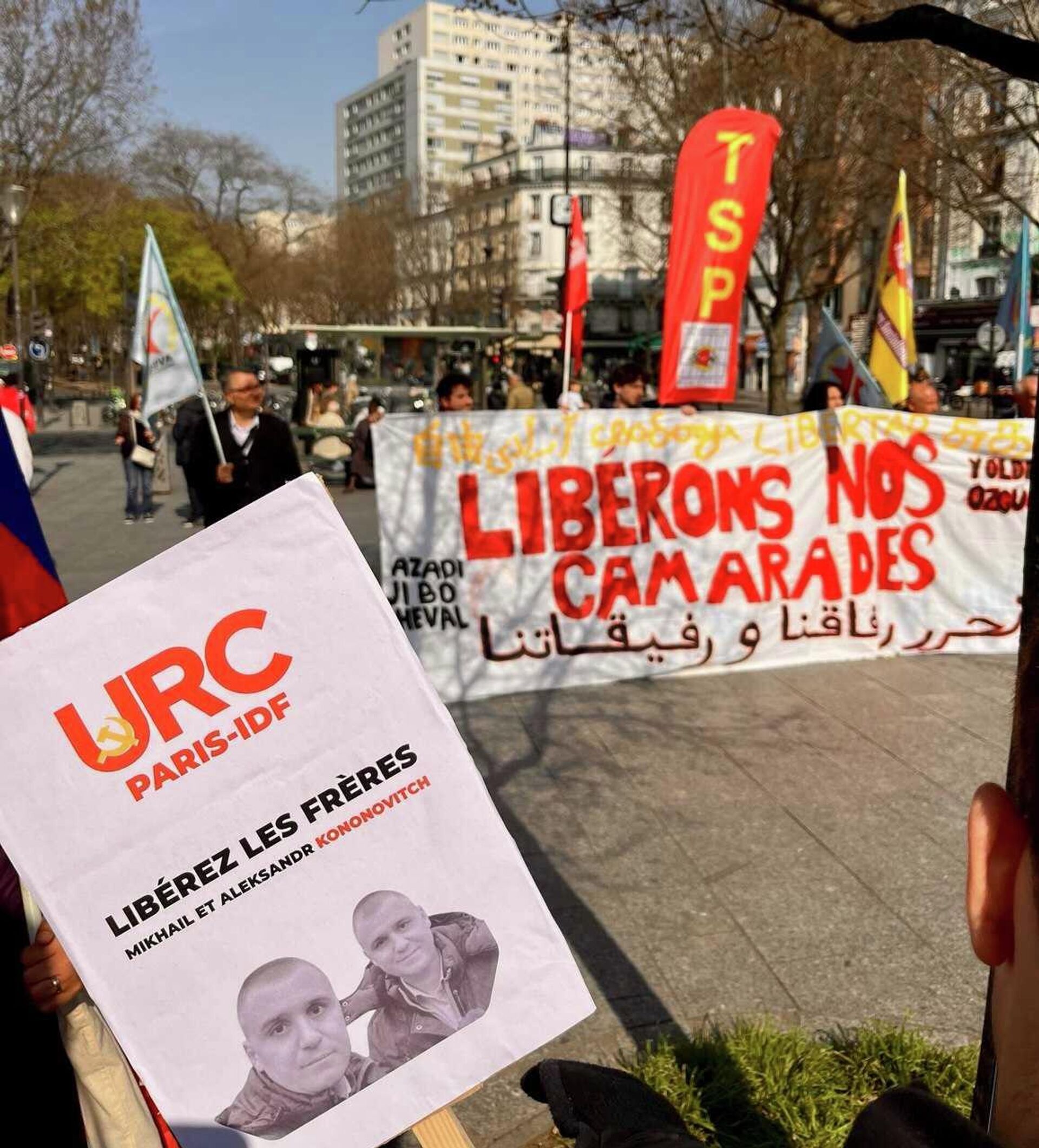 Митинг в поддержку Кононовичей в Париже - РИА Новости, 1920, 26.03.2026