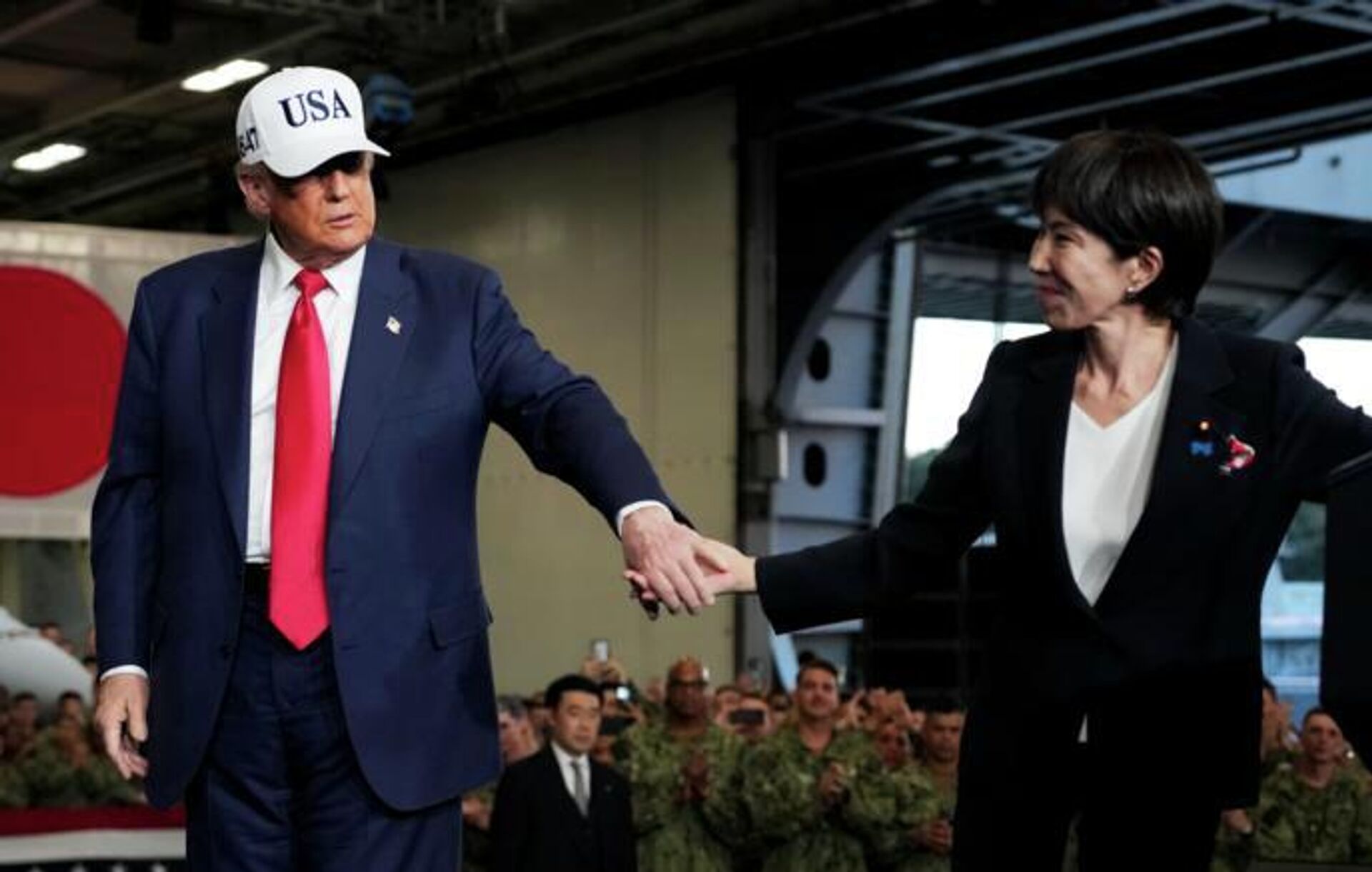 Санаэ Такаити и Трамп за трибуной нашли взаимопонимание - РИА Новости, 1920, 28.03.2026