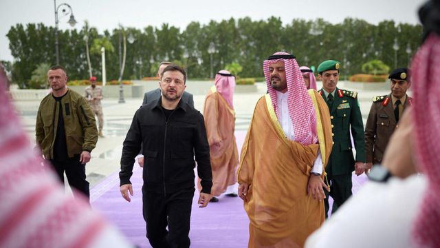 Лезет в новую войну: итоги турне Зеленского на Ближний Восток