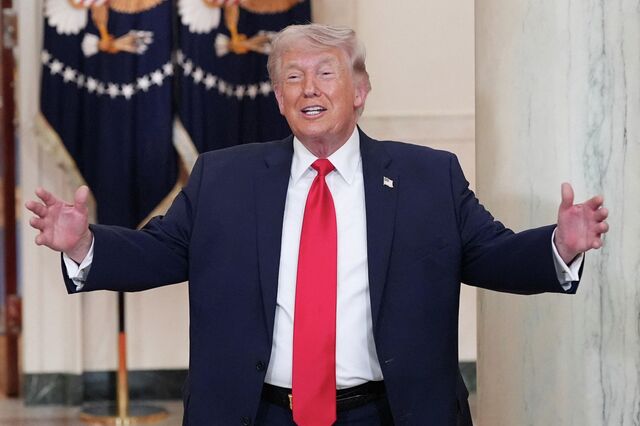 Неужели Трамп решил похитить Папу Римского?