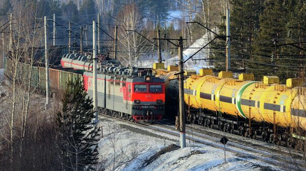 Поезда на Транссибирской железнодорожной магистрали Поезда на Транссибирской железнодорожной магистрали